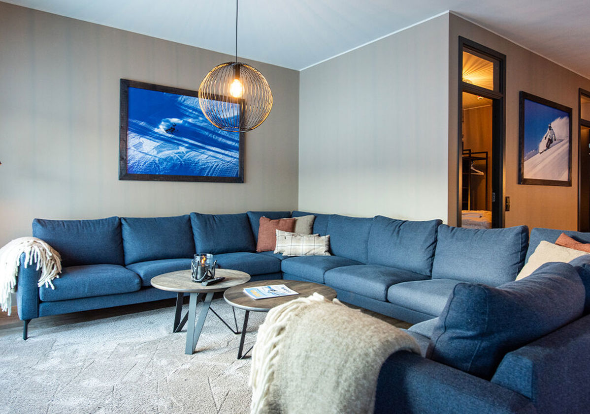 5 Bed Lounge