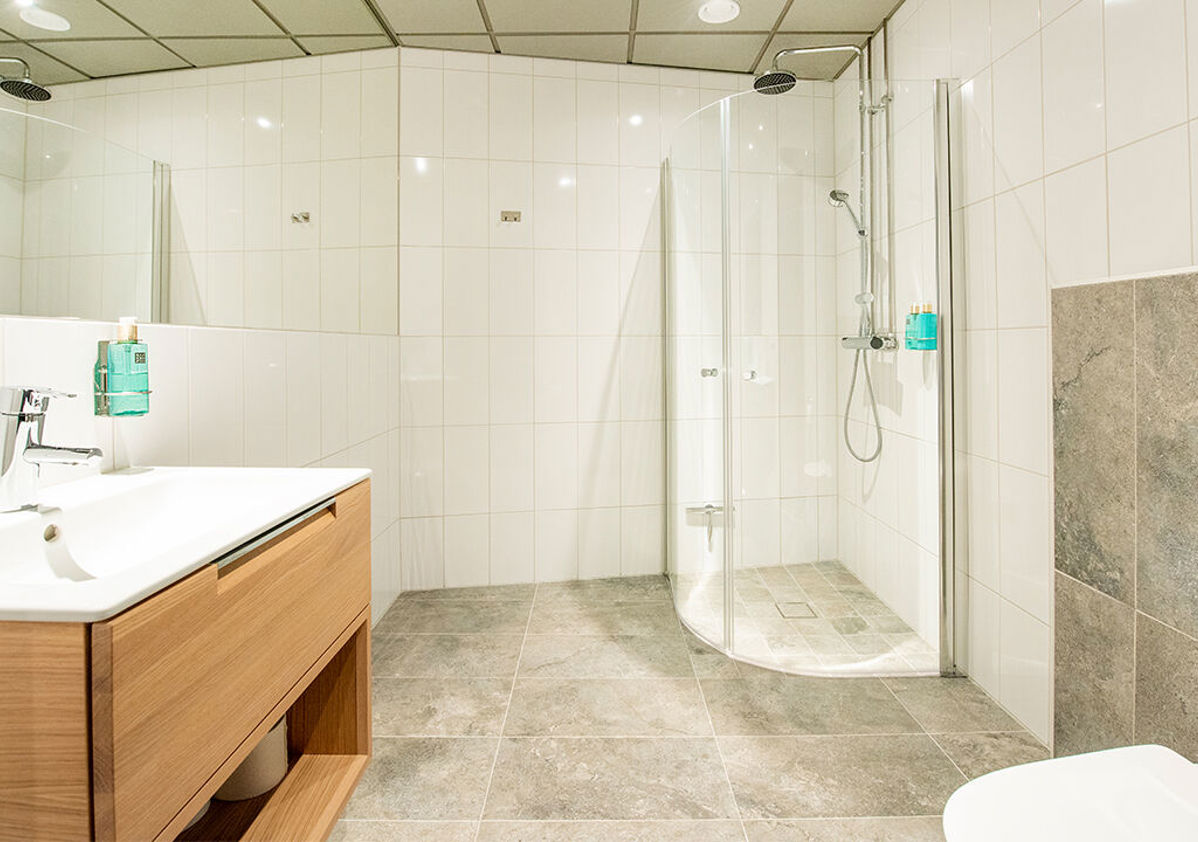 5 Bedroom Bath 2